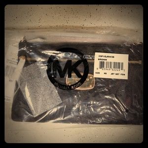 Michael kors wristlet purse